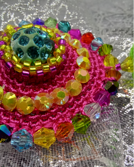 Háčkované dizajnové náušnice "Kokosová kvapka"